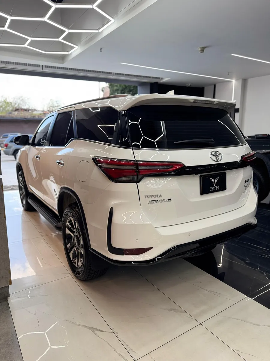 Toyota Fortuner SW4 SRX 2025 Blanco Caracas