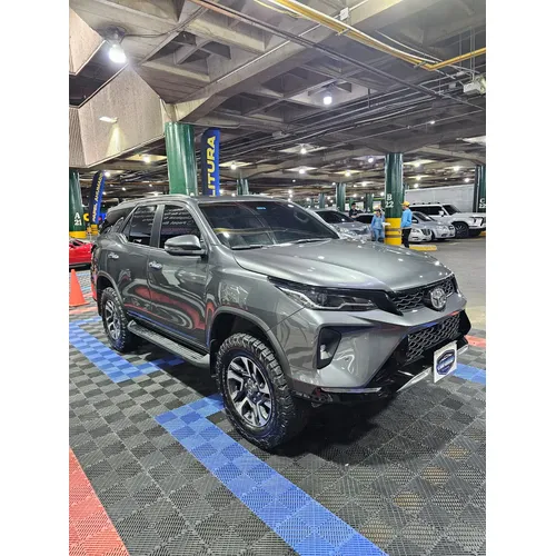 Toyota Fortuner SW4 SRX 2025 Gris Caracas