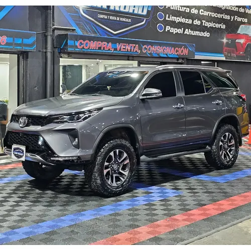 Toyota Fortuner SW4 SRX 2025 Gris Caracas