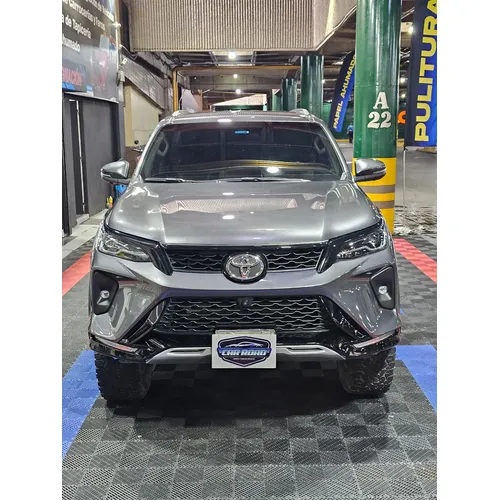 Toyota Fortuner SW4 SRX 2025 Gris Caracas