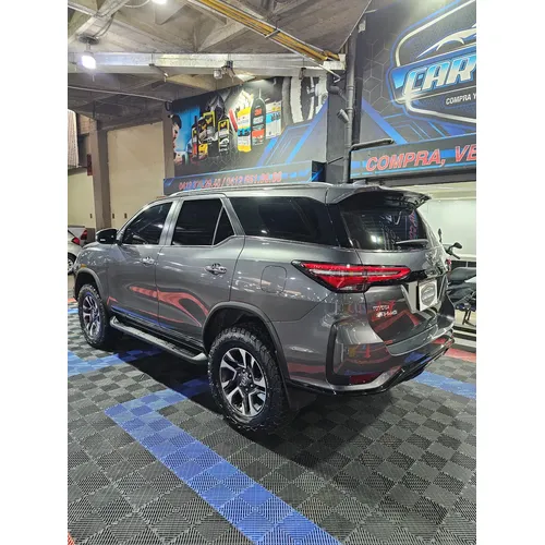 Toyota Fortuner SW4 SRX 2025 Gris Caracas