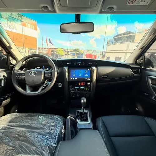 Toyota Fortuner SW4 SRX 2025 Blanco Caracas