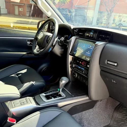 Toyota Fortuner SW4 SRX 2026 Gris Caracas