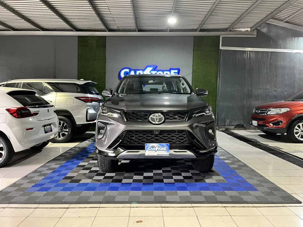 Toyota Fortuner SW4 SRX 2025 Gris Caracas