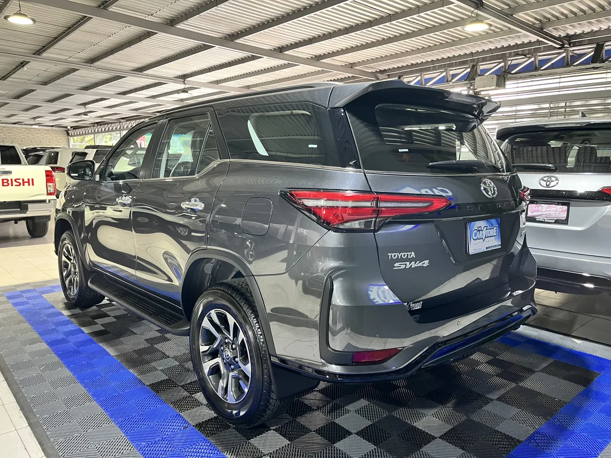 Toyota Fortuner SW4 SRX 2025 Gris Caracas