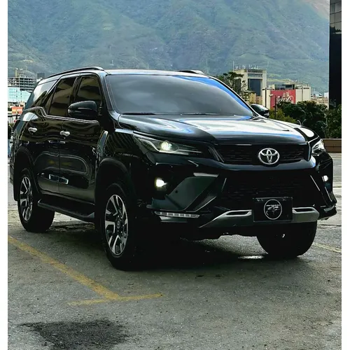 Toyota Fortuner SW4 2026 Negro Caracas