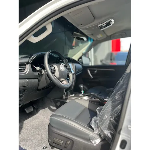 Toyota Fortuner SW4 SRX 2025 Blanco Caracas