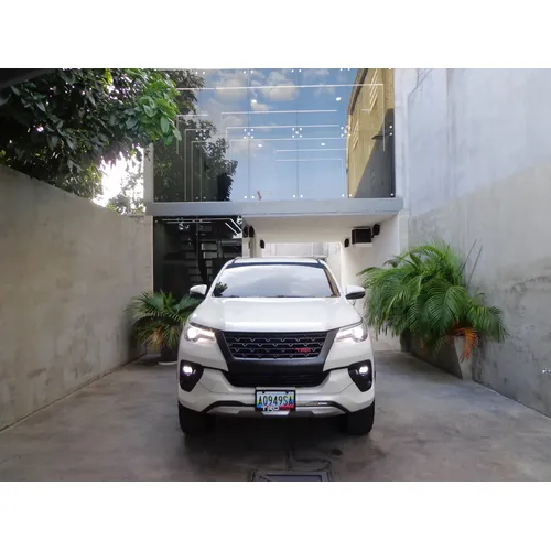 Toyota Fortuner TRD SR5 2018 Blanco Barquisimeto