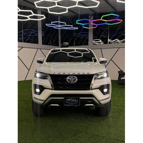 Toyota Fortuner Dubai 2022 Blanco Caracas
