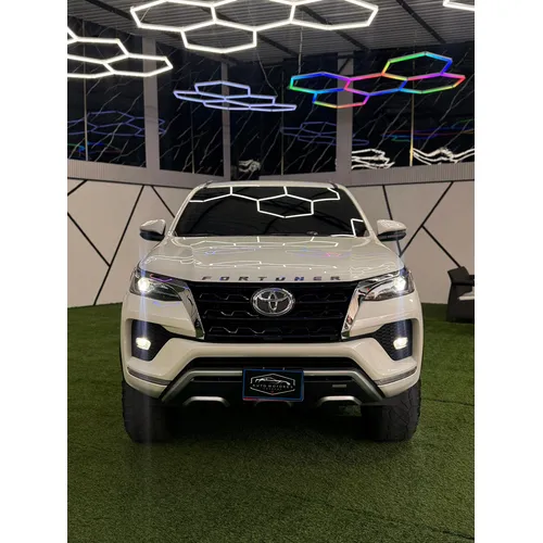 Toyota Fortuner Dubai 2022 Blanco Caracas