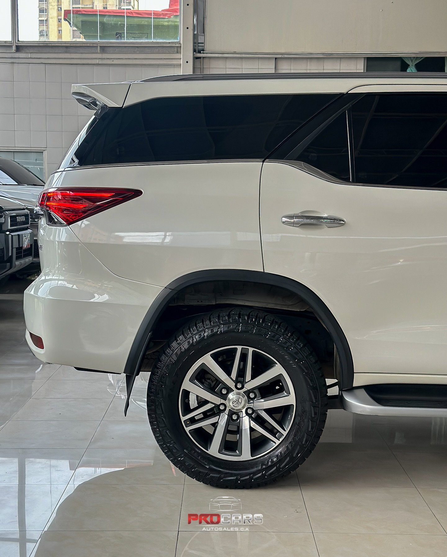 Toyota Fortuner VX.R+ 2018 Blanca
