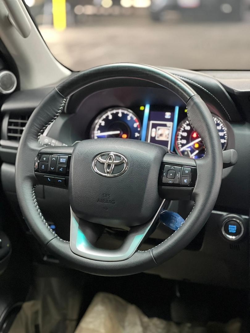 Toyota Fortuner VX.R SR5 2025 negro11