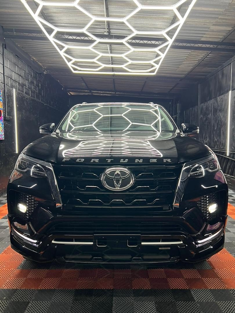 Toyota Fortuner VX.R SR5 2025 Negro Valencia