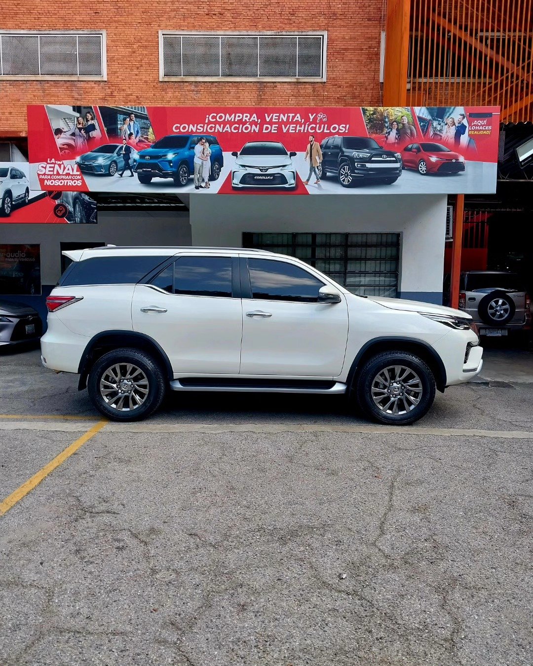 Toyota Fortuner VXR SR5 2022 Blanco