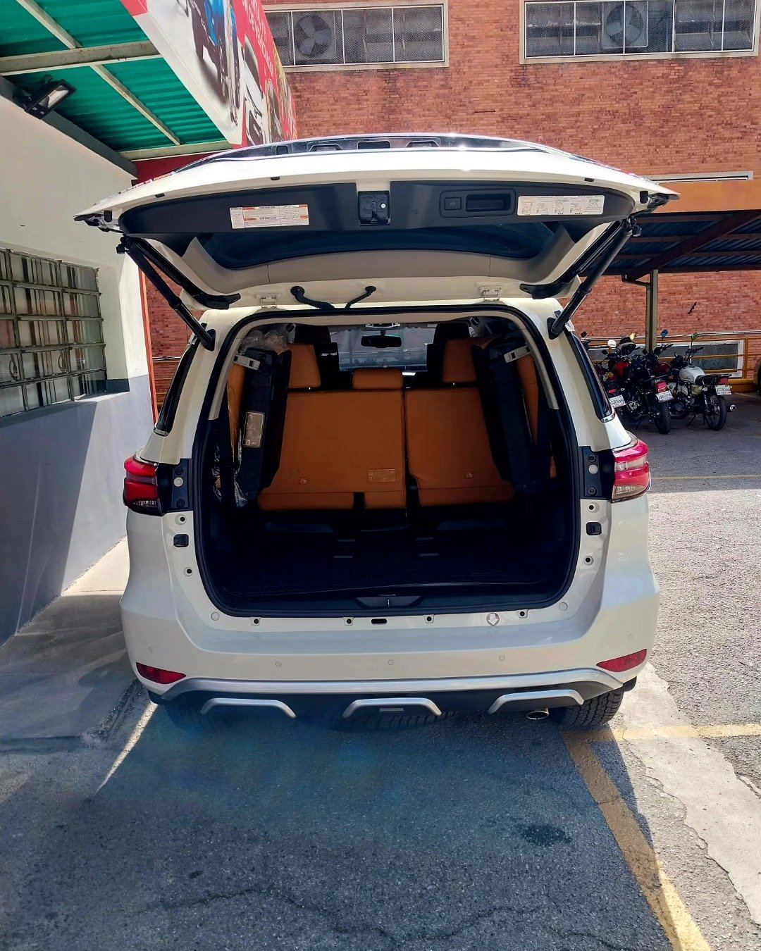 Toyota Fortuner VXR SR5 2022 Blanco