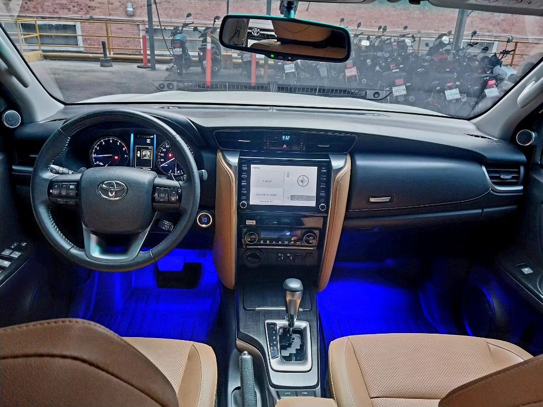 Toyota Fortuner VXR SR5 2022 Blanco