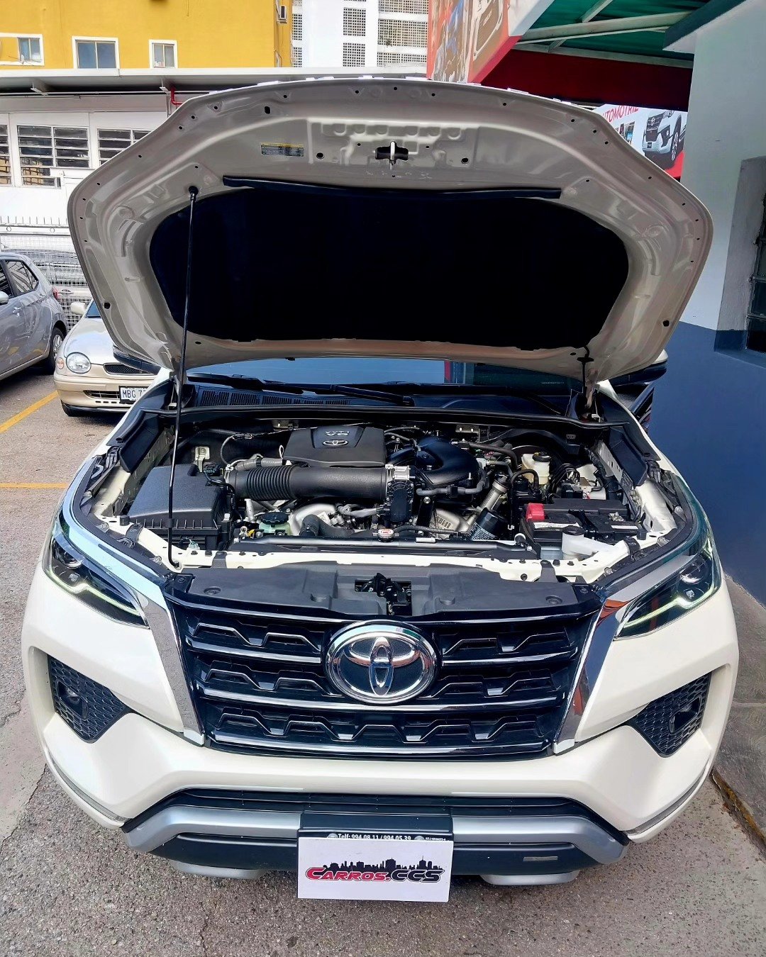 Toyota Fortuner VXR SR5 2022 Blanco