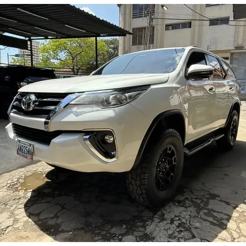 Toyota Fortuner VX 2017 Blanco Valencia