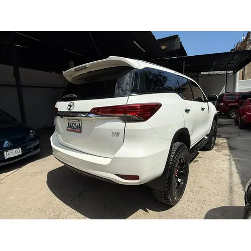 Toyota Fortuner VX 2017 Blanco Valencia
