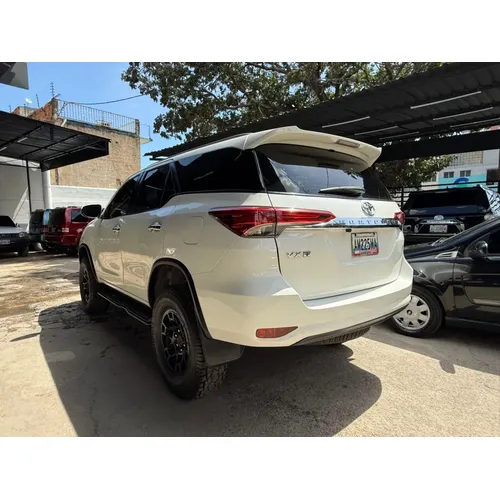 Toyota Fortuner VX 2017 Blanco Valencia