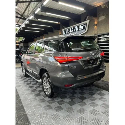 Toyota Fortuner VX.R 2025 Gris Barquisimeto