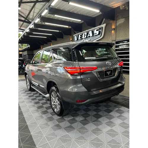 Toyota Fortuner VX.R 2025 Gris Barquisimeto