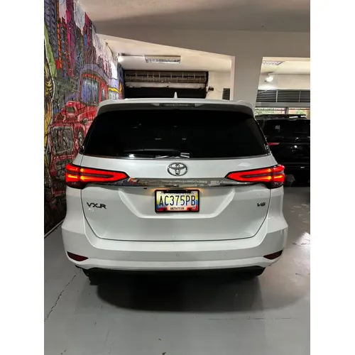 Toyota Fortuner VX.R 2023 Blanco Caracas