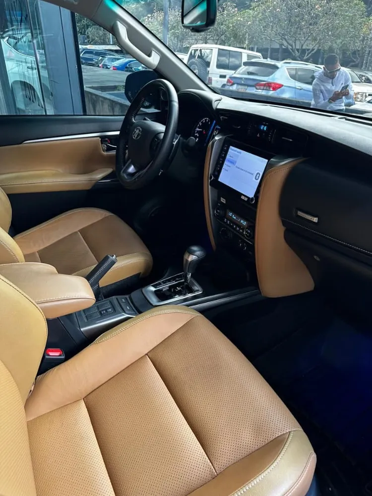 Toyota Fortuner 2024 Negro Caracas