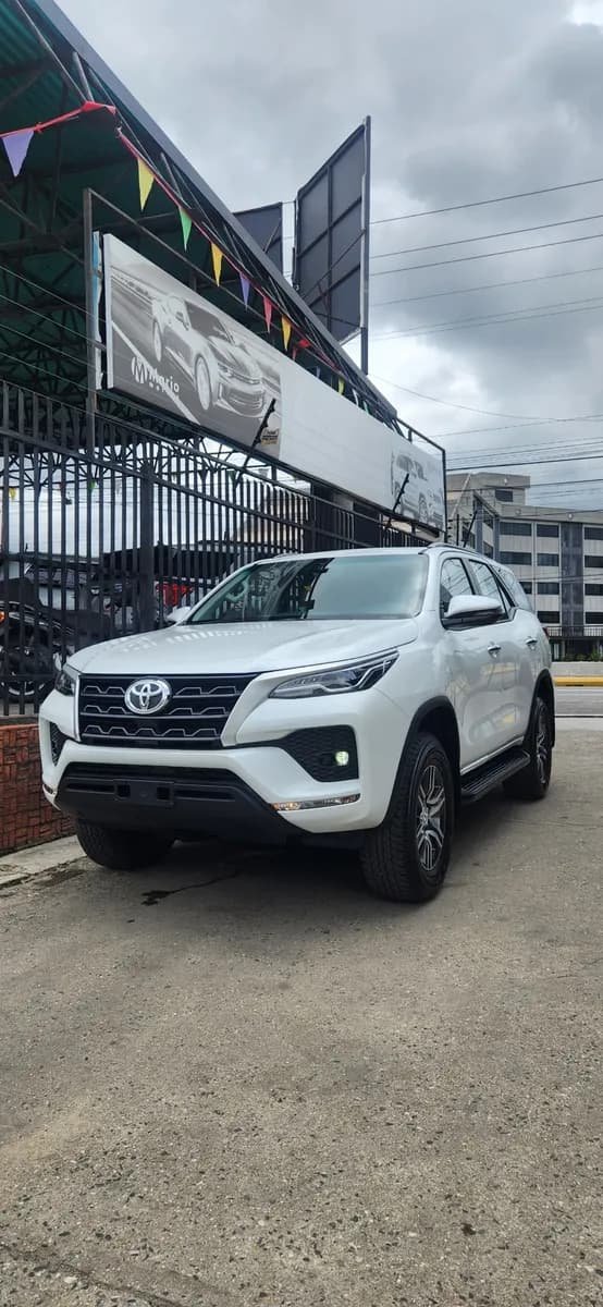 Toyota Fortunner 4x4 Blanco Perlado 0 KM