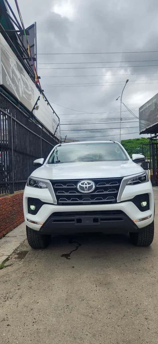 Toyota Fortunner 4x4 Blanco Perlado 0 KM