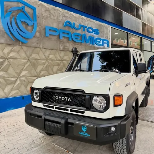 Toyota Land Cruiser Hembrita LX 2026 Blanco Caracas