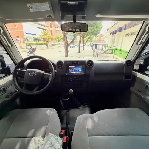 Toyota Land Cruiser Hembrita LX 2026 Blanco Caracas