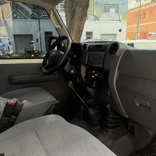 Toyota Land Cruiser Hembrita LX 2026 Blanco Caracas