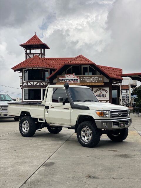 Toyota Land Cruiser Hembrita LX 2022 Negro Maracay