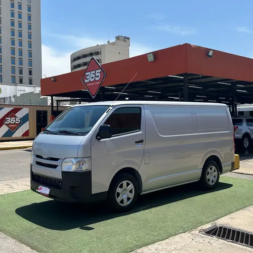 Toyota Hiace 2025 Gris Lechería