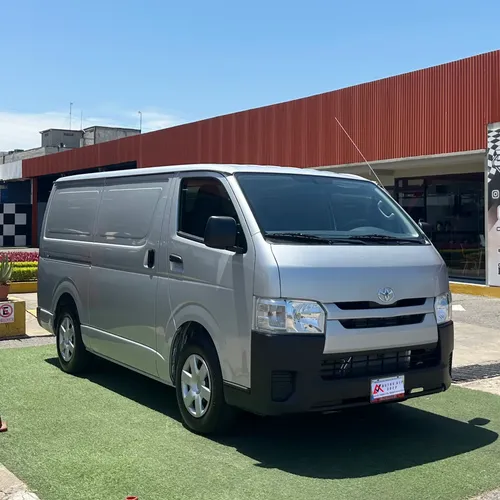 Toyota Hiace 2025 Gris Lechería