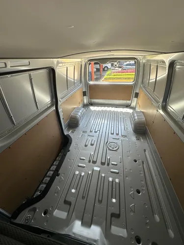 Toyota Hiace 2025 Gris Lechería