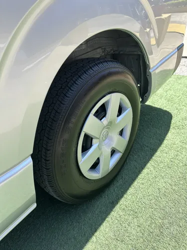Toyota Hiace 2025 Gris Lechería
