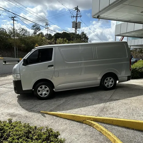 Toyota Hiace 2025 Plateado Los Teques