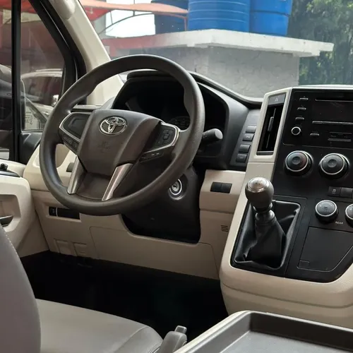 Toyota Hiace 2022 Blanco Caracas
