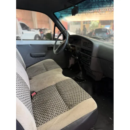 Toyota Hilux 2001 Blanco Caracas