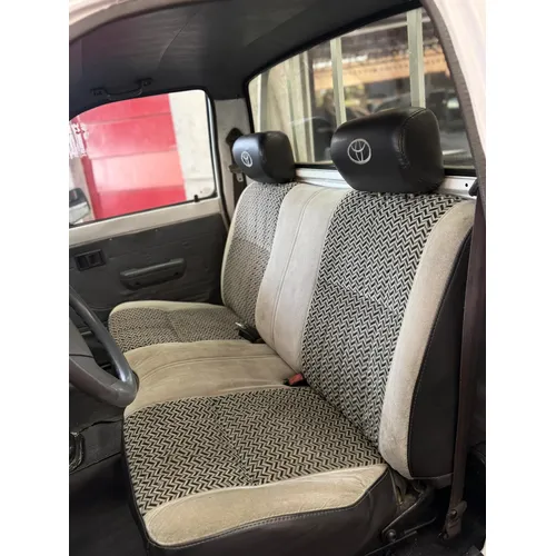 Toyota Hilux 2001 Blanco Caracas