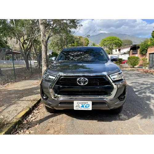 Toyota Hilux 2025 Gris Caracas