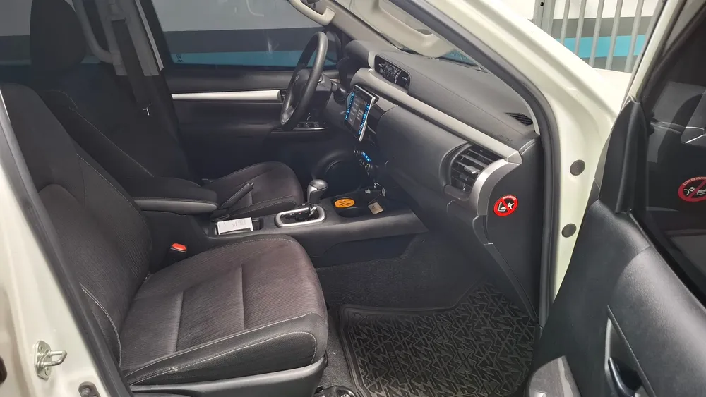 Toyota Hilux Dubai 2018 Blanco Caracas