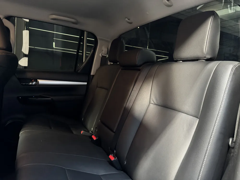 Toyota Hilux SRX 2025 Gris Caracas