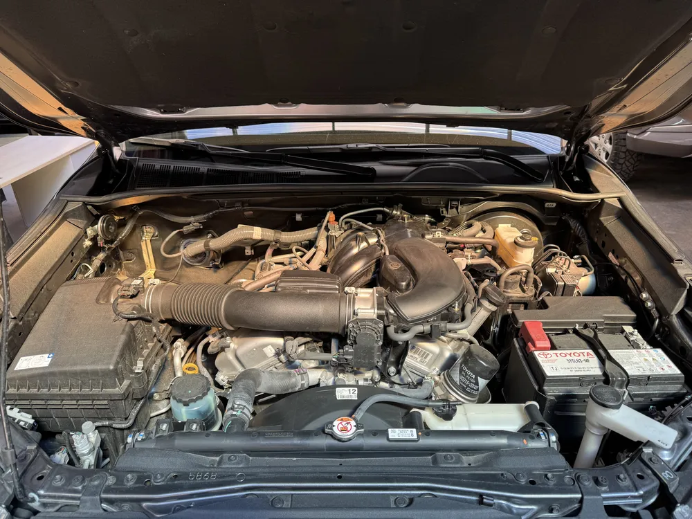 Toyota Hilux SRX 2025 Gris Caracas