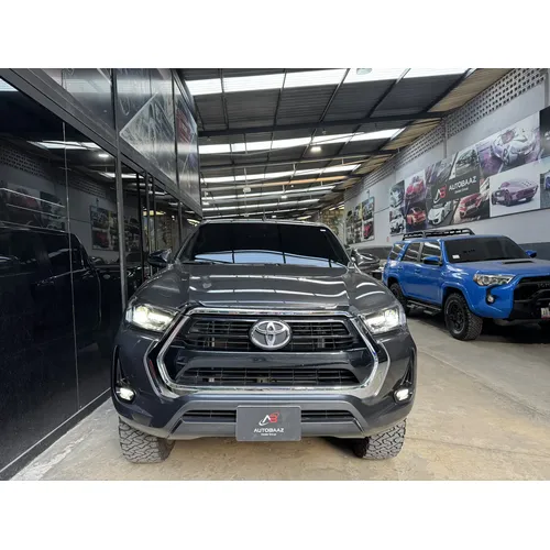 Toyota Hilux 2025 Gris Caracas