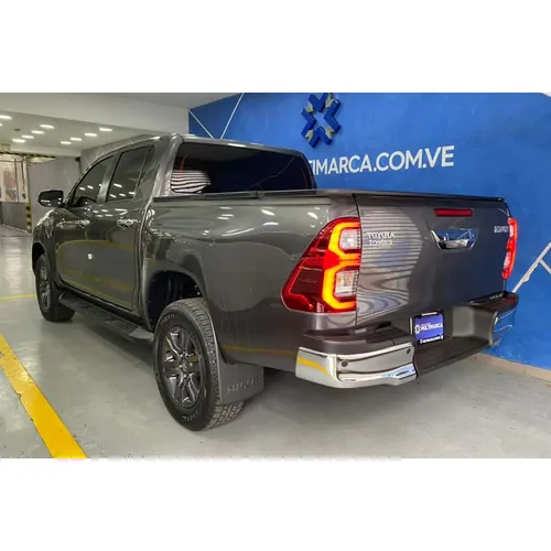 Toyota Hilux 2025 Gris Caracas