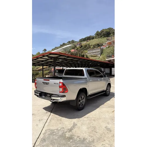 Toyota Hilux 2024 Plateado