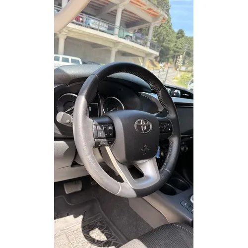 Toyota Hilux 2024 Plateado